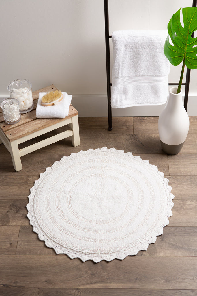 DII White Round Crochet Bath Mat