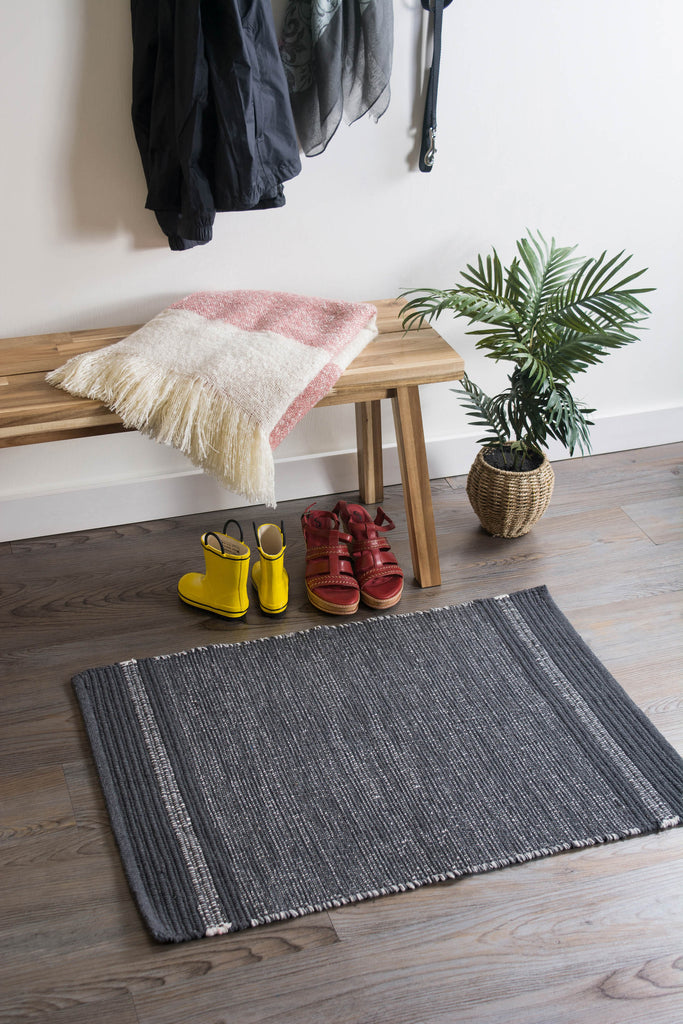 DII Varigated Gray Recycled Yarn Rug